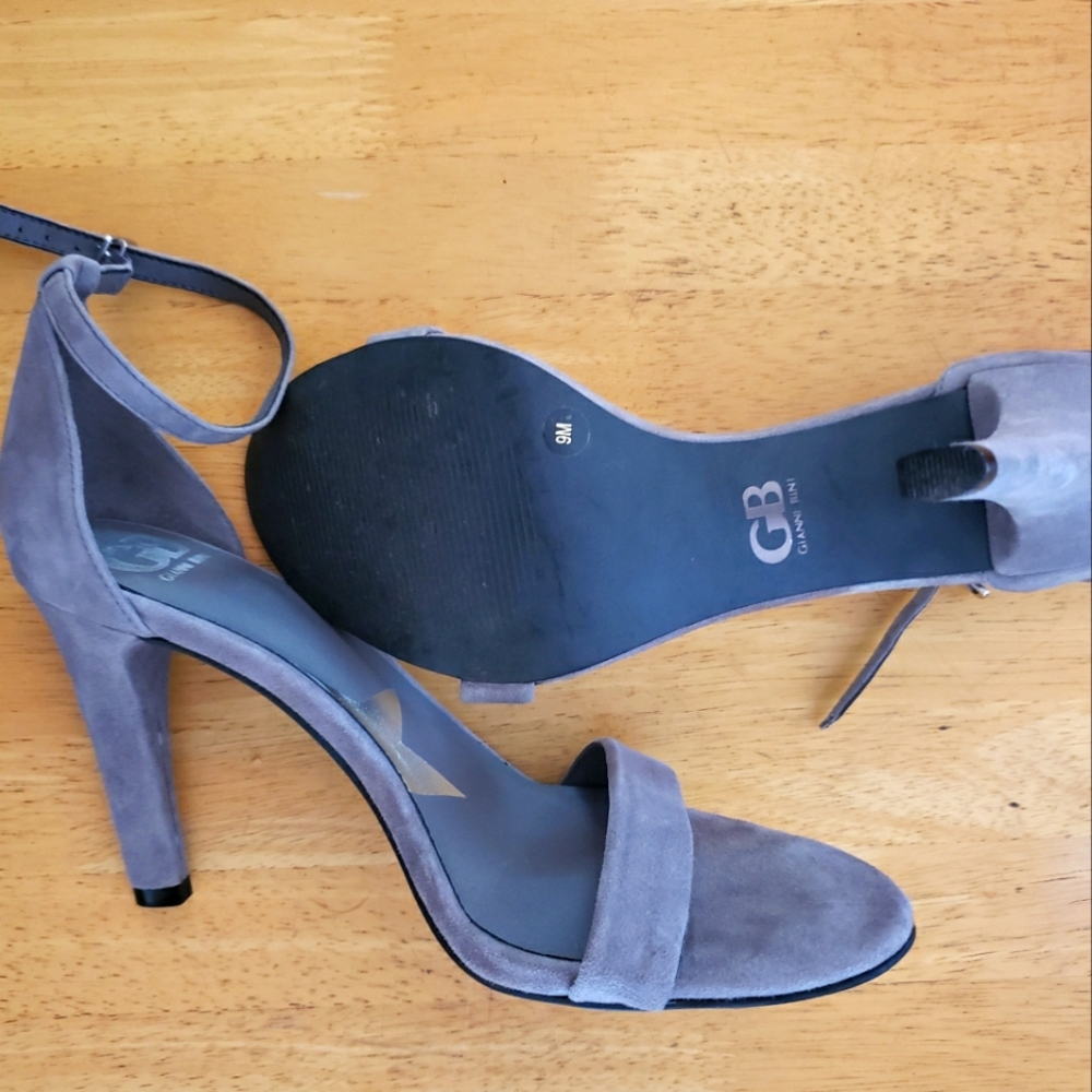 Gianni Bini size 9.5 suede heels